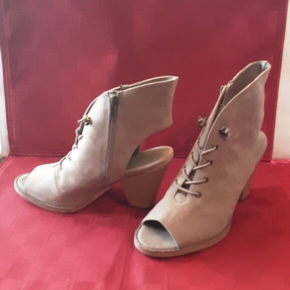 WOMENS SHOES - Picture 2 of 9